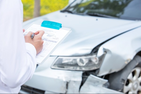 Inflated health insurance claims by patients who had minor injuries in traffic accidents recorded 650 billion won in 2019, government data showed.
