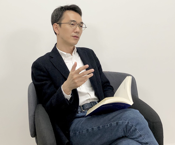Jaeyoung Park, author of the book “Incomplete Miracle: Light and Shadow of the Korean Healthcare System,” speaks during an interview with Korea Biomedical Review.