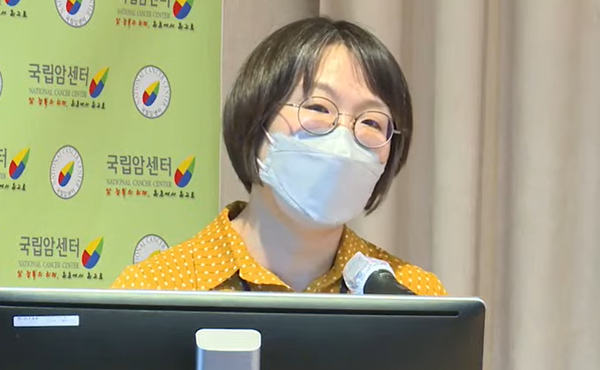 Professor Kim In-ah of the Department of Occupational Environmental Medicine at Hanyang University Hospital speaks at the same forum. 