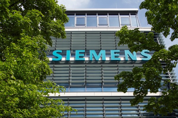 The Korea Fair Trade Commission (KFTC) has slapped a fine on Siemens Korea for abusing its superior market position on agents, issuing a correction order.