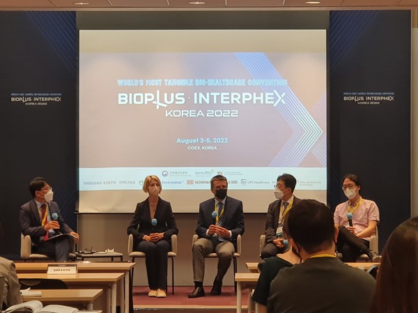 Professor Virginijus Siksnys (center) of the Institute of Biotechnology at Vilinus University discusses his latest research on a new protein for gene editing, TnpB, during a CRISPR-Cas panel discussion at Bioplus-Interphex Korea 2022 in Seoul, Friday.
