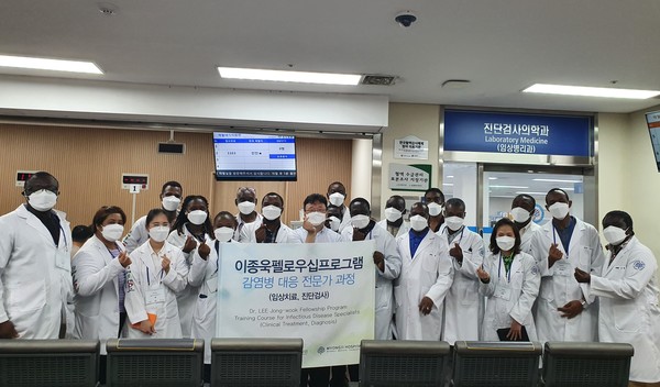 The Dr. Lee Jong Wook Fellowship participants pose during a tour of lab facilities at Myongji Hospital in Goyang, Gyeonggi Province.