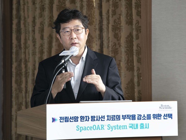 Professor Cho Jae-ho at Severance Hospital speaks during the  conference.