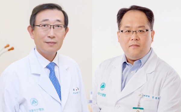 Professors Choo Myung-soo (left) and Shin Dong-myung conducted joint research to treat interstitial cystitis with stem cell therapy.