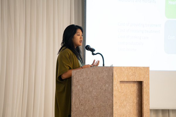 Dr. Elizabeth Lee of Johns Hopkins University delivers a lecture on the third day of IVI's vaccinlogy course on Sept. 28, Wednesday.  (Credit: IVI)