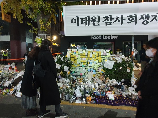 Nearby the Itaewon Station Exit 1, people are shown paying their respects at the Itaewon memorial site for the 157 victims that lost their lives in the crush tragedy on Oct. 29 in the narrow street near Hamilton Hotel.