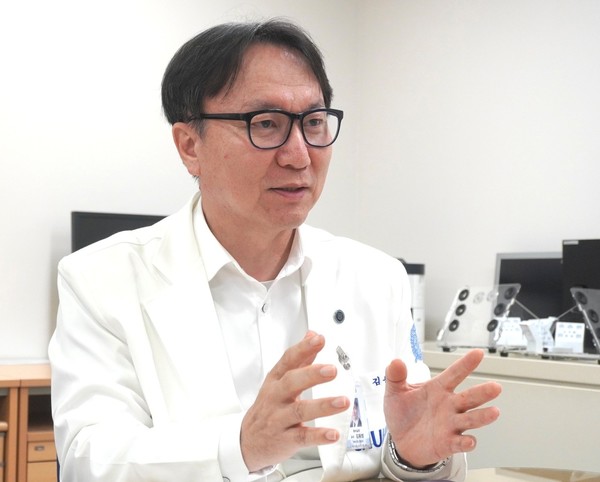 Kim Yong-beom of the Ob-Gyn Department at Seoul National University Bundang Hospital speaks about how the appearance of Lynparza has changed the treatment environment for the domestic ovarian cancer patients during a recent interview with Korea Biomedical Review.