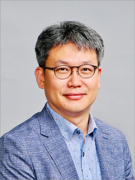 Professor Lee Heung-kyu of Korea Advanced Institute of Science and Technology and his research team have discovered a new biomarker that can determine the severity of Covid-19. (KAIST)