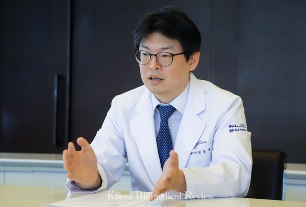 Chon Hong-jae, a professor at the Department of Hemato-Oncology at CHA University Bundang Medical Center, speaks during an interview with Korea Biomedical Review.