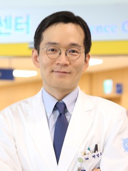 ​Researchers, led by Professor Park Young-ho of the Department of Neurology at Seoul National University Bundang Hospital, have found genes causing Alzheimer’s disease through a cohort study. (SNUBH)