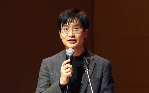 ​Park Jin-young, director of the Digital Healthcare Industry Center at Yongin Severance Hospital, speaks at the “Smart Hospitals Before and After Covid-19” conference on Tuesday.​