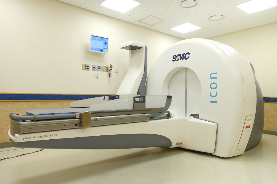 Samsung Medical Center said it has treated 15,000th patients with brain abnormalities by using a gamma knife radiosurgery device. (SMC)
