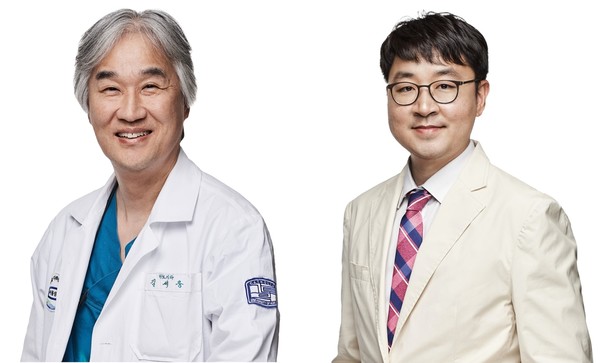 Professors Kim Sae-woong (left) and Bae Woong-jin at St. Mary's Seoul Hospital have developed a new stem cell therapy to treat neurogenic bladder. (St. Mary's)