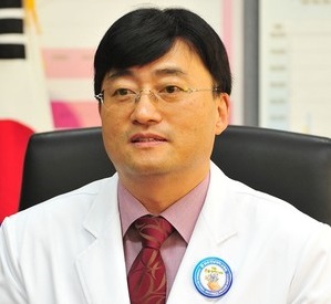 ​Professor Kook Hoon of the Department of Pediatrics at Chonnam National University Hwasun Hospital suggested that the nation may consider using the vaccine against measles, mumps, and rubella to help protect people from Covid-19 infection. (CNUHH)​