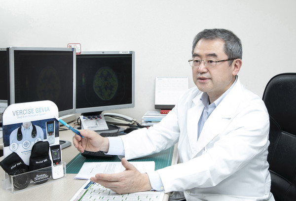 Professor Kim Moo-seong of Neurosurgery Department at Inje University Busan Paik Hospital speaks in an interview with Korea Biomedical Review.