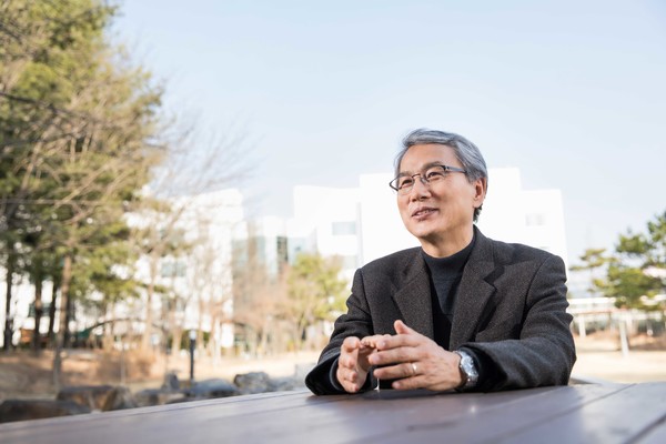 Professors Choi In-pyo and his team at the Korea Research Institute of Bioscience & Biotechnology have developed technology to treat leukemia and lung cancer using natural killer cells derived from hematopoietic stem cells.