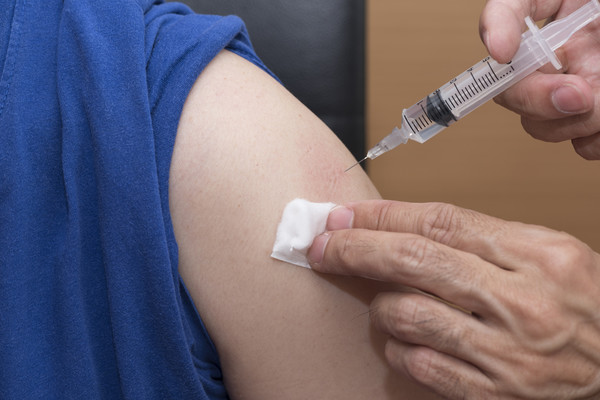 About 60 percent of medical professors who received a Covid-19 vaccine experienced side effects that interfered with their work or daily life, a poll showed.