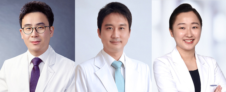 A research team led by (from left) Professor Lee Ho-jin, Cho Soo-ick and Yoon Susie from Seoul National University Hospital has found age and severity of underlying diseases significantly affect Covid-19 patient’s deaths (SNUH)