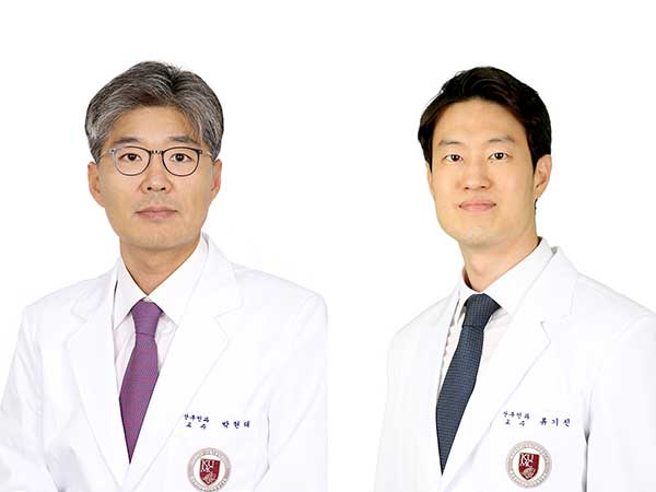 Professors Park Hyun-tae (left) and Ryu Ki-jin at Korea University Anam Hospital have confirmed that the risk of type 2 diabetes increases in women with polycystic ovary syndrome regardless of obesity. (KUAH)