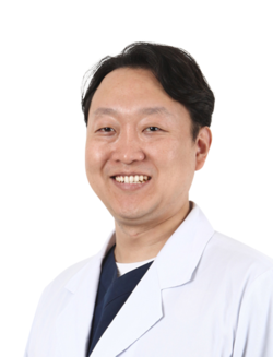A Korean-Chinese research team, led by Professor Jung Kyu-ha of Korea University Guro Hospital, has discovered nano-technology that directly delivers drugs to only malignant brain tumor cells. (KUGH)