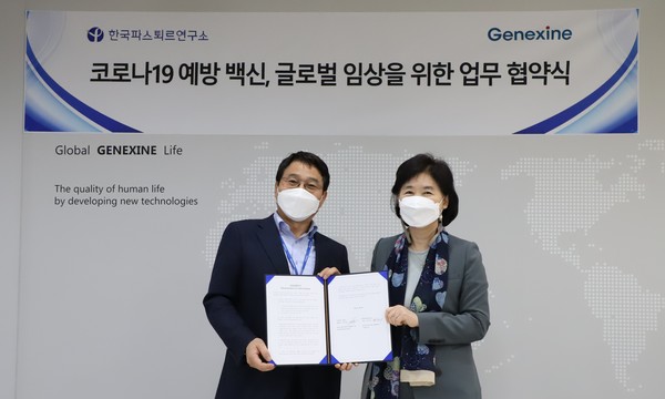 Genexine CEO Sung Young-chul and Institut Pasteur Korea CEO Jee Young-mee signed an agreement to conduct global clinical trials of GX-19N, a vaccine candidate against the Covid-19 variants.
