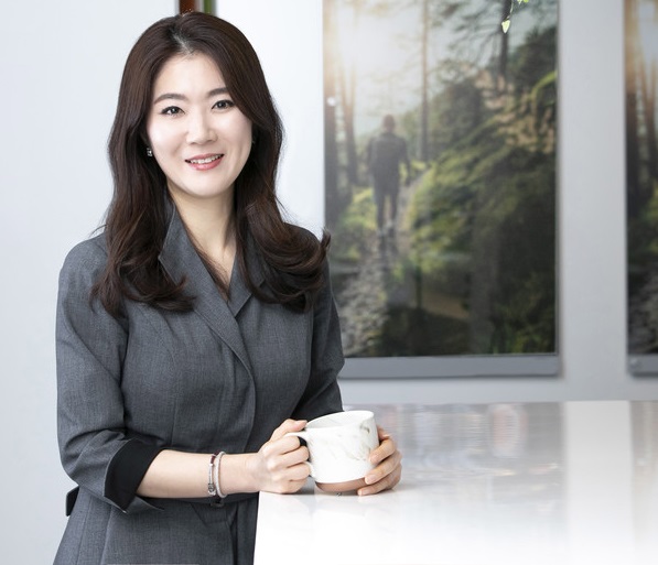 Kim Na-young, director of Human Resources at Boston Scientific Korea, poses for a photo before an interview with Korea Biomedical Review.