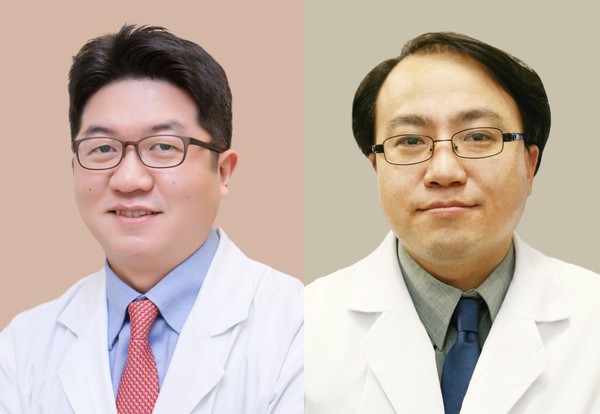 A research team led by Professors Choi Jong-woo (left) and Kim Nam-gook of the Asan Medical Center has successfully developed a 3D printing guide that can help effectively treat skin cancer patients.