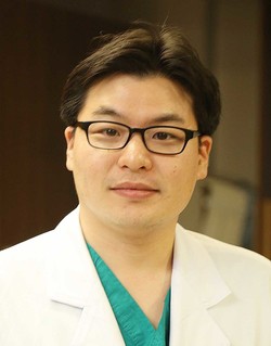 Professor Kyung-won of the Department of Radiology at Asan Medical Center and his team have developed an automated system that manages clinical trial image data. (AMC)