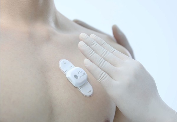 A patch-type long-term continuous ECG monitor can be attached to the chest.