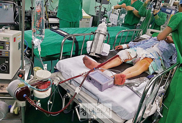 The number of severely ill patients receiving extracorporeal membrane oxygenation (ECMO) hit a record high on Tuesday, the Korean Society for Thoracic & Cardiovascular Surgery (KTCS) said.