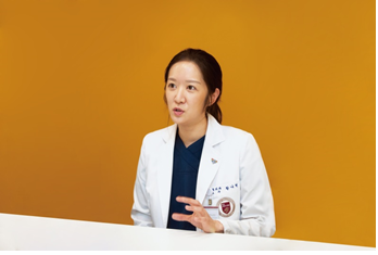 Professor Hwang Na-Hyun, director of the Gender Clinic at Korea University Anam Hospital, speaks during a recent interview with Korea Biomedical Review at her hospital office in Seongbuk-gu, northern Seoul.