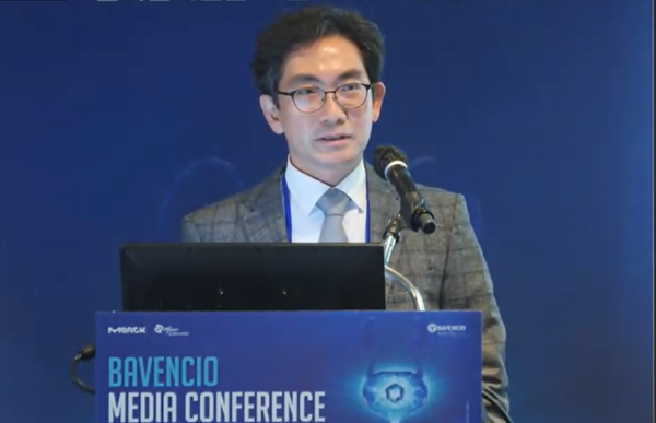 Professor Lee Jae-lyun of the Department of Oncology at Asan Medical Center explains the efficacy of Bavencio (ingredient: avelumab), jointly developed by Merck and Pfizer, and the current therapeutic trend for treating urothelial cancer.