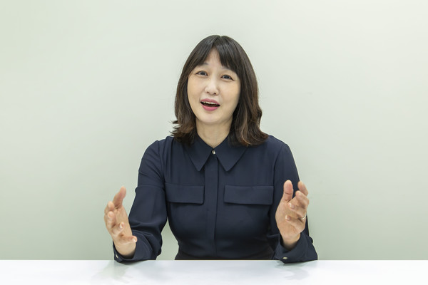 Caroline Choi, head of Gilead Science's Asia 5 Medical Affairs, talks about her company's current strategies and future goals in the Asia-Pacific region during a recent online interview with Korea Biomedical Review.