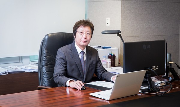 Hanmi Pharmaceutical CEO Kwon Se-chang says the company’s global partners are pushing hard to commercialize its licensed-out anticancer drug candidates.