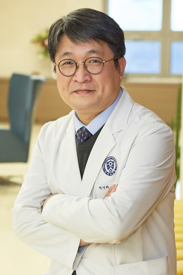 Seok Jeong-ho, a professor of the Psychiatry Department of Yonsei University Gangnam Severance Hospital, said that Minds AI hopes to provide universal mental health counseling and treatment for Korean patients.