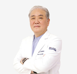 A CHA Gangnam Medical Center team, led by Professor Cho Joo-young, has conducted the world's first per-oral endoscopic esophagomyotomy (POEM) surgery on an infant patient suffering from esophageal ataxia.