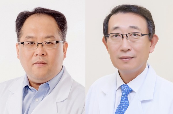 Researchers at Asan Medical Center, led by Professors Shin Dong-myung (left) and Joo Myung-soo, have developed a real-time method to monitor transplanted stem cells.