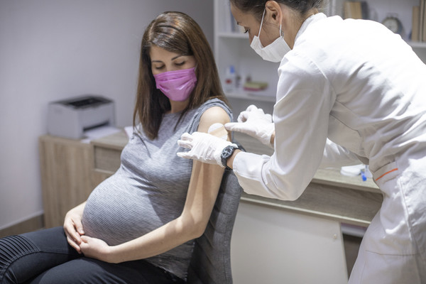 A U.S. study has shown that vaccination during pregnancy protects mothers and babies from Covid-19, and the earlier, the better. 