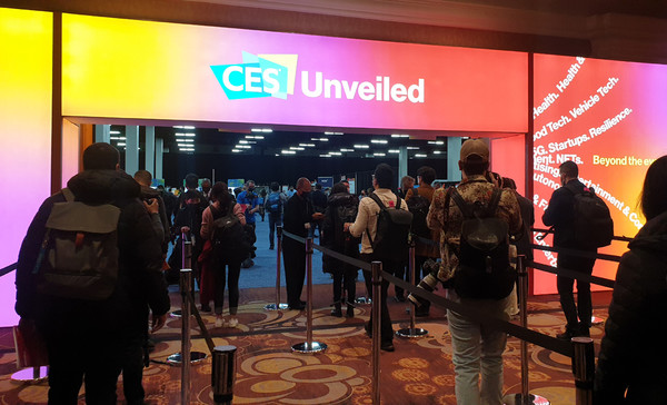 On Monday, journalists line up to enter the CES Unveiled to see representative tech products ahead of CES 2022.