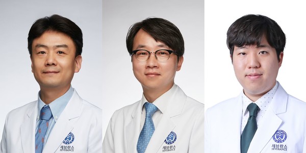 A Yongin Severance Hospital research team has confirmed that those with early chronic kidney disease and fatty liver can have an increased risk of suffering from ischemic heart disease. They are, from left, Professors Jung Dong-hyuk, Park Byung-jin, and Lee Sung-beom.
