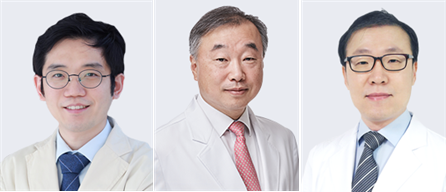 A St. Mary's Hospital research team has confirmed microwave ablation treatment is as effective as high-frequency heat treatment in treating liver cancer. They are, from left, by Professors Jo Se-hyeon, Jeong Dong-jin, and Lee Soon-gyu.