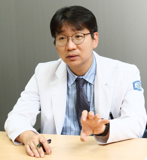 Professor Jeon Young-woo of hematology at Yeuido St. Mary’s Hospital speaks during an interview with Korea Biomedical Review.