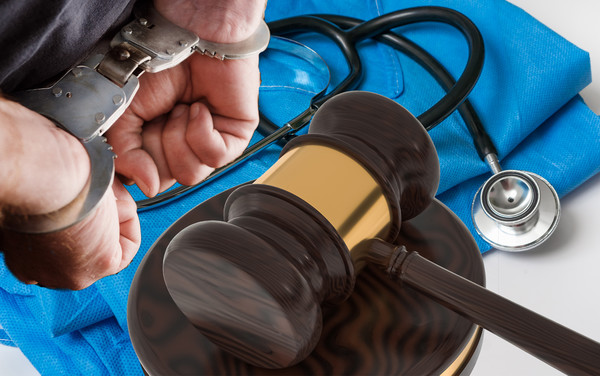 A local administrative court recently ruled that the Ministry of Health and Welfare should reissue a medical license for a doctor sentenced to a prison term for dumping a patient’s body and his license revoked.