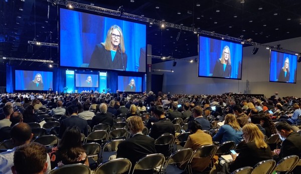 Dr. Karen L. Reckamp at Cedars-Sinai Medical Center gives an oral presentation on overall survival (OS) data from the phase 2 S1800A trial at the annual meeting of the American Society of Clinical Oncology (ASCO 2022) on Friday.