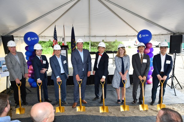 On Tuesday, list Biotherapeutics CEO Cho Yong-wan (fourth from right) and other company officials and guests celebrate breaking ground for a microbiome manufacturing plant in Fishers City, Ind.