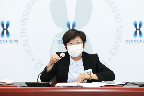 Kim Ae-ryun, director-general of the Pharmaceuticals Benefits Department at the Health Insurance Review Assessment and Service (HIRA), speaks during a news conference on Tuesday.