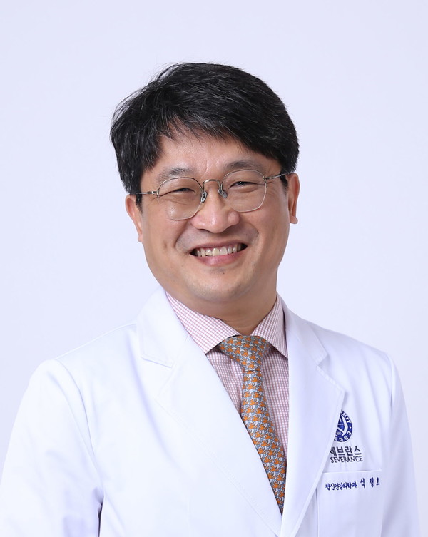 Professor Seok Jung-ho of the Department of Mental Health Medicine at Gangnam Severance Hospital led the study correlating salivary cortisol to depression.