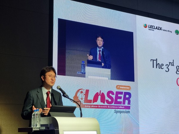 Professor Lee Sung-yong of pulmonology at the Korea University Guro Hospital speaks at a symposium in Seoul on June 25.