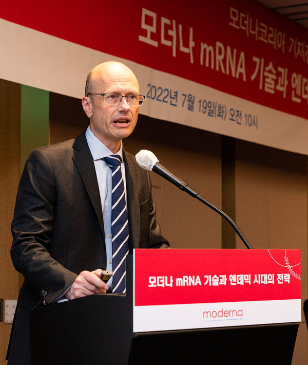 Moderna’s Chief Medical Officer Paul Burton stresses the importance of receiving booster shots sooner than later in a news conference at the JW Marriott Hotel in Seoul Tuesday.