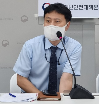 Ha Tae-gil, director of the Pharmaceutical Policy Division at the Ministry of Health and Welfare, explained the tightened reporting system for pharmaceutical contract sales organizations (CSOs) during a Friday meeting with reporters.
